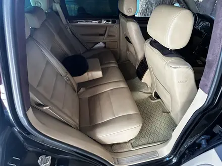 Volkswagen Touareg 2004 года за 5 200 000 тг. в Алматы – фото 2