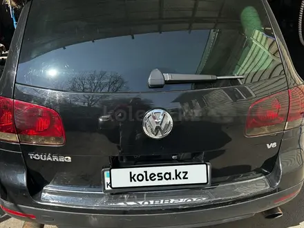 Volkswagen Touareg 2004 года за 5 200 000 тг. в Алматы – фото 6