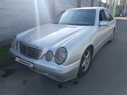 Mercedes-Benz E 320 2000 года за 4 850 000 тг. в Мерке – фото 3