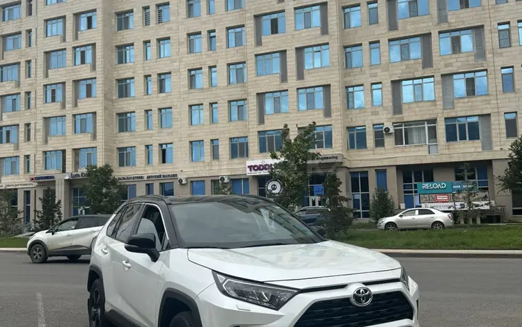 Toyota RAV4 2020 года за 15 300 000 тг. в Астана