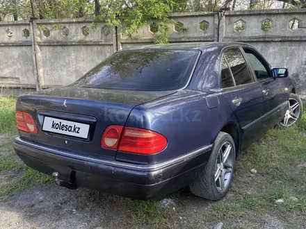 Mercedes-Benz E 230 1995 года за 2 500 000 тг. в Талдыкорган – фото 2