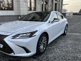Lexus ES 250 2020 года за 30 000 000 тг. в Алматы