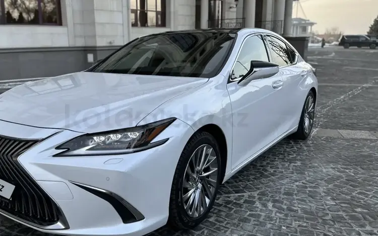 Lexus ES 250 2020 года за 30 000 000 тг. в Алматы