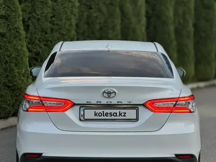 Toyota Camry 2018 года за 14 200 000 тг. в Алматы – фото 5