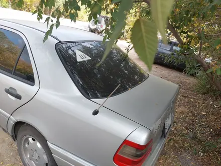 Mercedes-Benz C 200 1997 года за 1 500 000 тг. в Караганда – фото 2