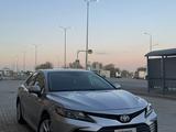 Toyota Camry 2021 года за 9 100 000 тг. в Уральск