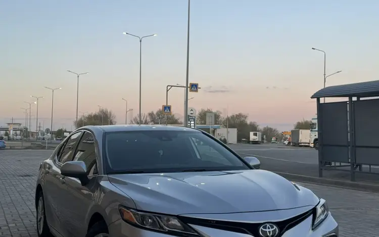 Toyota Camry 2021 года за 9 100 000 тг. в Уральск