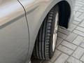 Toyota Camry 2021 года за 9 100 000 тг. в Уральск – фото 3