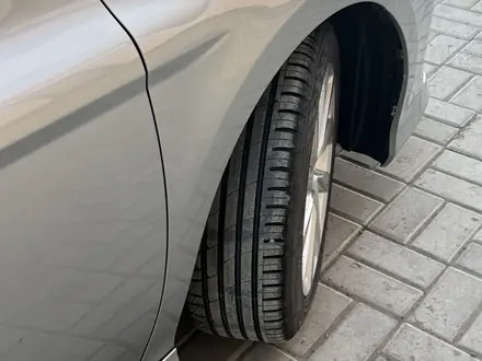 Toyota Camry 2021 года за 9 100 000 тг. в Уральск – фото 3