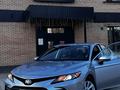 Toyota Camry 2021 года за 9 100 000 тг. в Уральск – фото 7