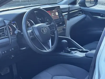Toyota Camry 2021 года за 9 100 000 тг. в Уральск – фото 8