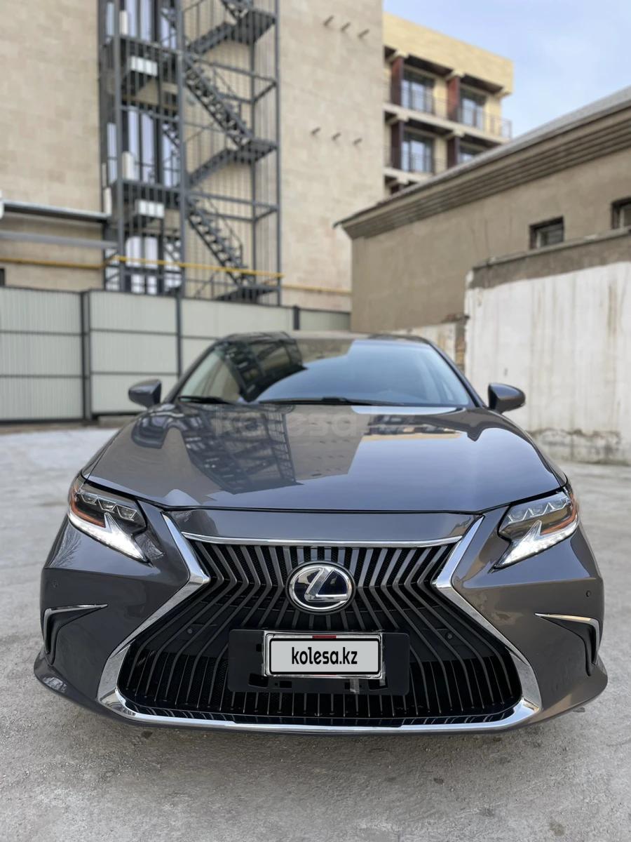 Lexus ES 300h 2014 г.