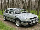 Volkswagen Golf 1994 годаүшін2 200 000 тг. в Алматы