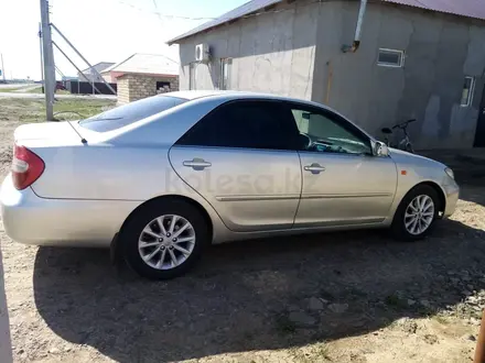 Toyota Camry 2003 года за 5 000 000 тг. в Уральск – фото 2