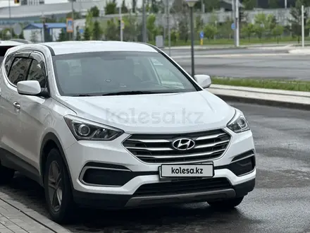 Hyundai Santa Fe 2018 года за 10 500 000 тг. в Астана – фото 4