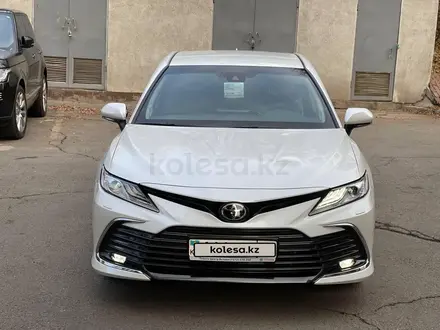 Toyota Camry 2021 года за 17 500 000 тг. в Алматы – фото 3