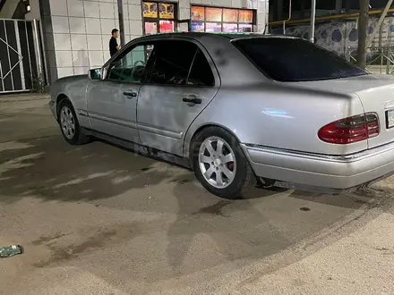 Mercedes-Benz E 280 1998 года за 2 600 000 тг. в Алматы – фото 2