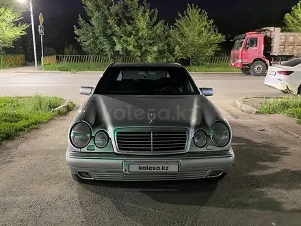 Mercedes-Benz E 280 1998 года за 2 600 000 тг. в Алматы