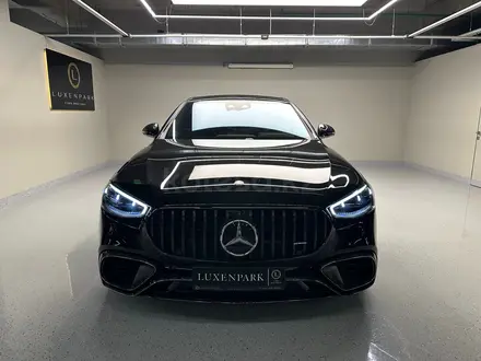 Mercedes-Benz S 63 AMG 4MATIC 2024 года за 109 999 000 тг. в Алматы – фото 2