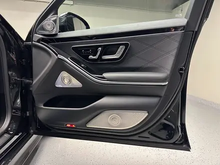 Mercedes-Benz S 63 AMG 4MATIC 2024 года за 109 999 000 тг. в Алматы – фото 33