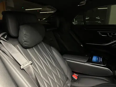 Mercedes-Benz S 63 AMG 4MATIC 2024 года за 109 999 000 тг. в Алматы – фото 34