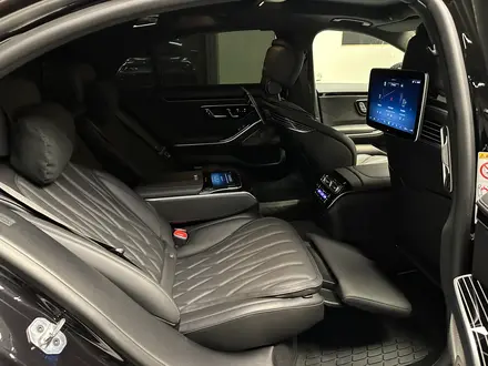 Mercedes-Benz S 63 AMG 4MATIC 2024 года за 109 999 000 тг. в Алматы – фото 36