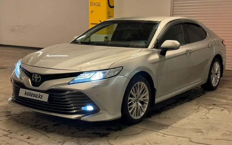 Toyota Camry 2019 года за 14 000 000 тг. в Алматы