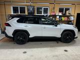 Toyota RAV4 2020 года за 18 000 000 тг. в Актобе – фото 3