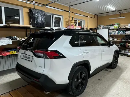 Toyota RAV4 2020 года за 18 000 000 тг. в Актобе – фото 4