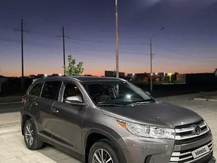 Toyota Highlander 2018 года за 13 000 000 тг. в Жанаозен