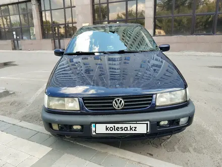 Volkswagen Passat 1995 года за 1 200 000 тг. в Астана