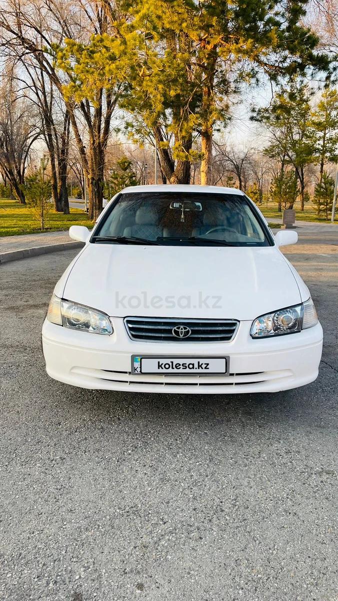 Toyota Camry 2000 г.