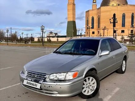 Toyota Camry 2001 года за 3 900 000 тг. в Семей