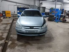 Peugeot 607, 2001