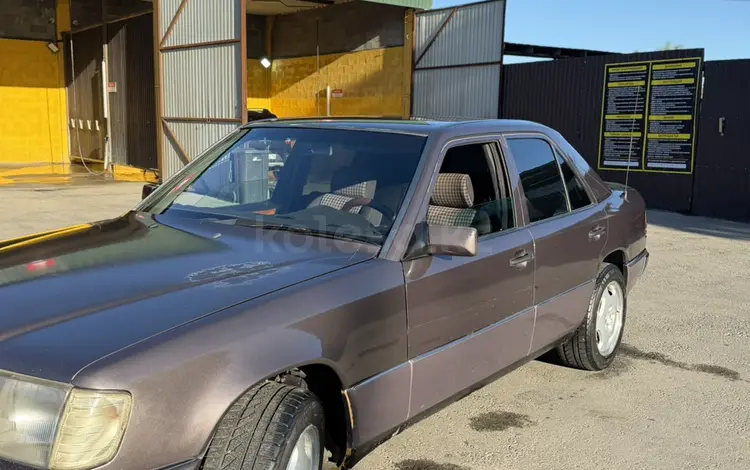 Mercedes-Benz E 220 1993 года за 1 500 000 тг. в Талдыкорган