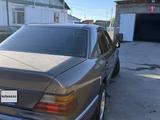 Mercedes-Benz E 220 1993 года за 1 700 000 тг. в Талдыкорган – фото 4