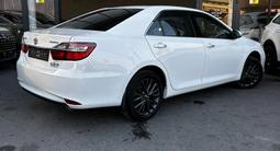 Toyota Camry 2015 года за 11 800 000 тг. в Шымкент – фото 4