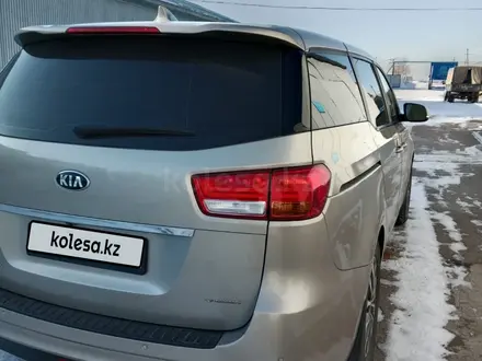 Kia Carnival 2015 года за 11 000 000 тг. в Астана – фото 5