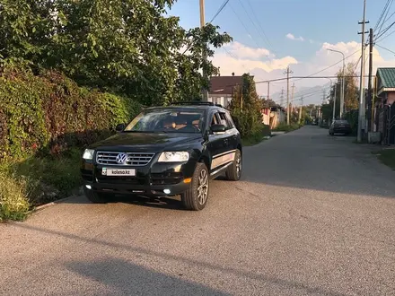 Volkswagen Touareg 2004 года за 4 800 000 тг. в Алматы – фото 15