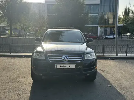 Volkswagen Touareg 2004 года за 4 800 000 тг. в Алматы – фото 2