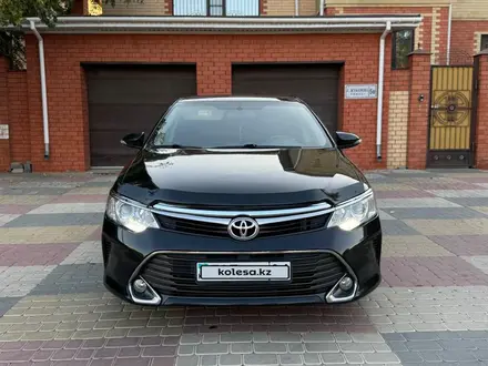 Toyota Camry 2016 года за 10 000 000 тг. в Актобе – фото 3