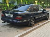 Mercedes-Benz E 320 1994 года за 1 650 000 тг. в Алматы – фото 3