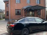 Toyota Camry 2015 года за 11 500 000 тг. в Каскелен – фото 2