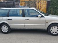 Volkswagen Passat 1995 годаүшін2 950 000 тг. в Тараз