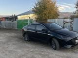 Hyundai Accent 2022 годаfor8 800 000 тг. в Алматы – фото 2