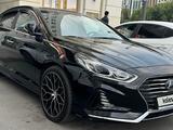 Hyundai Sonata 2018 года за 9 000 000 тг. в Алматы – фото 2