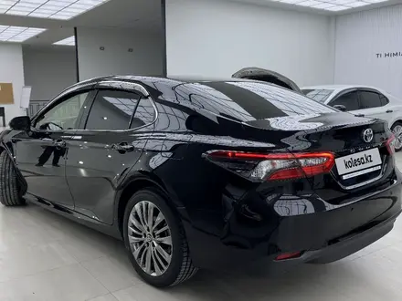 Toyota Camry 2023 года за 17 900 000 тг. в Актобе – фото 9