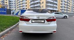 Toyota Camry 2017 года за 13 950 000 тг. в Алматы – фото 3