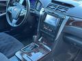 Toyota Camry 2017 годаүшін11 900 000 тг. в Актобе – фото 5