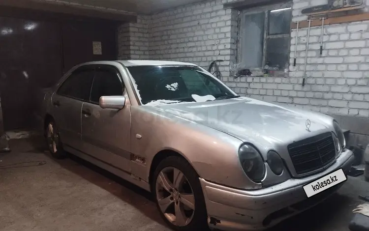 Mercedes-Benz E 200 1997 годаfor1 900 000 тг. в Астана